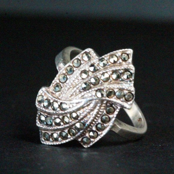 Contemporary QVC Sterling Silver Marcasites Cluster Swirls Cocktail Ring - Picture 4 of 5